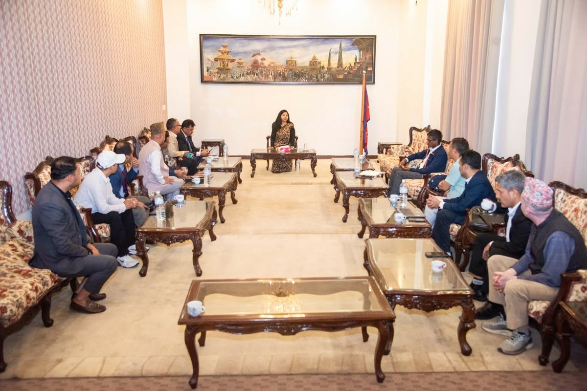 होल्डिङ सेन्टरका बालबालिकालाई आवासीय सुविधासहित पढाउन विद्यालय सञ्चालकसँग उपमेयर डंगाेलकाे आग्रह