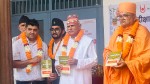 पूर्वराष्ट्रपति यादवद्वारा 'सत्सङ्ग दीक्षा' पुस्तक विमोचन
