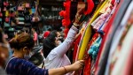 दशैँ नजिकिएसँगै बजारमा बढ्न थाल्यो भिडभाड (फाेटाेफिचर)
