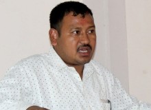 शिक्षकलाई सक्रिय राजनीति त्याग्न राजापुरका मेयरकाे अल्टिमेटम