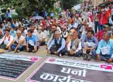 बजेटमा आफ्ना माग सम्बोधन नभएपछि विद्यालयका कर्मचारी आक्रोशित