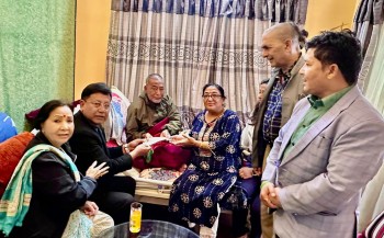 चलचित्र कल्याण कोषद्वारा बिरामी चलचित्रकर्मी र मृतकका परिवारलाई आर्थीक सहयोग 