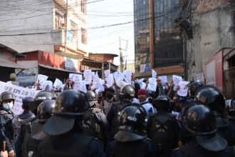 भाषा परीक्षा पास गरे पनि कोरिया जान नपाएपछि युवा आन्दोलित