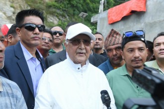 बाढी प्रभावित धादिङ र नुवाकोटमा केपी ओली, पीडितको गुनासो सुन्दै स्थलगत अवलोकन