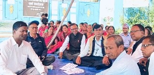 सप्तरीको अग्निसाइर कृष्णासवरन गाउँपालिकाका शिक्षकले चार महिनादेखि तलब नपाएपछि •••