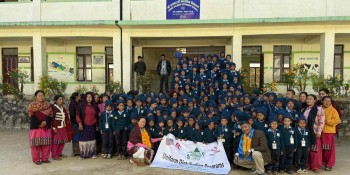 उत्तरी गोरखाको कालरात्री माविका १५७ जना विद्यार्थीलाई स्वीटर र टोपी वितरण