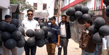 कालो बेलुन उडाएर विद्यार्थी संगठनमाथि प्रतिबन्धको विरोध