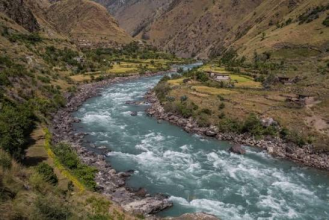 मकवानपुरमा ३ विद्यार्थीलाई खोलाले बगायो ,एकको सकुशल उद्धार