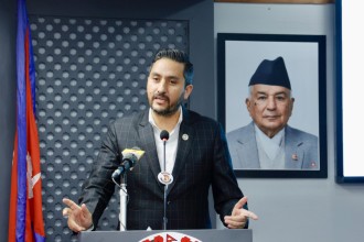 माघभित्र सबै मन्त्रालयलाई 'पेपरलेस' बनाउन सञ्चारमन्त्री खरेलको निर्देशन