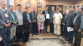 शिक्षक महासङ्घले शिक्षा मन्त्री पोखरेललाई बुझायो १० बुँदे ध्यानाकर्षण पत्र 