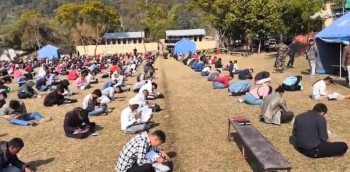 लिखित परीक्षामा सहभागी हुँदै निर्वाचन प्रहरी