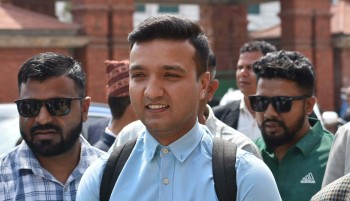 रास्वपा बारा–४ का सांसद रहबर अन्सारीले लिए स्कुल ड्रेसमा सपथ