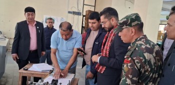 समयमै पुस्तक छापेर विद्यार्थीको हातहातमा पुर्याउन शिक्षा मन्त्री पाेखरेलकाे निर्देशन