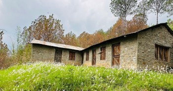 धनकुटामा विद्यार्थी नै नभएकाे विद्यालयमा तीन शिक्षक