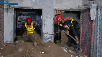 पाकिस्तानको लाहोरमा निर्माणाधीन विद्यालय भवन भत्किदा १४ जना बालवालिकाको मृत्यु