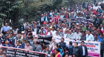 आन्दोलनरत शिक्षकलाई कक्षाकोठामा फर्कन सरकारकाे अनुरोध