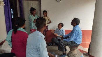 सुनसरीकाे प्रकाश माविमा विद्यार्थीकाे अभावले घरदैलो अभियान