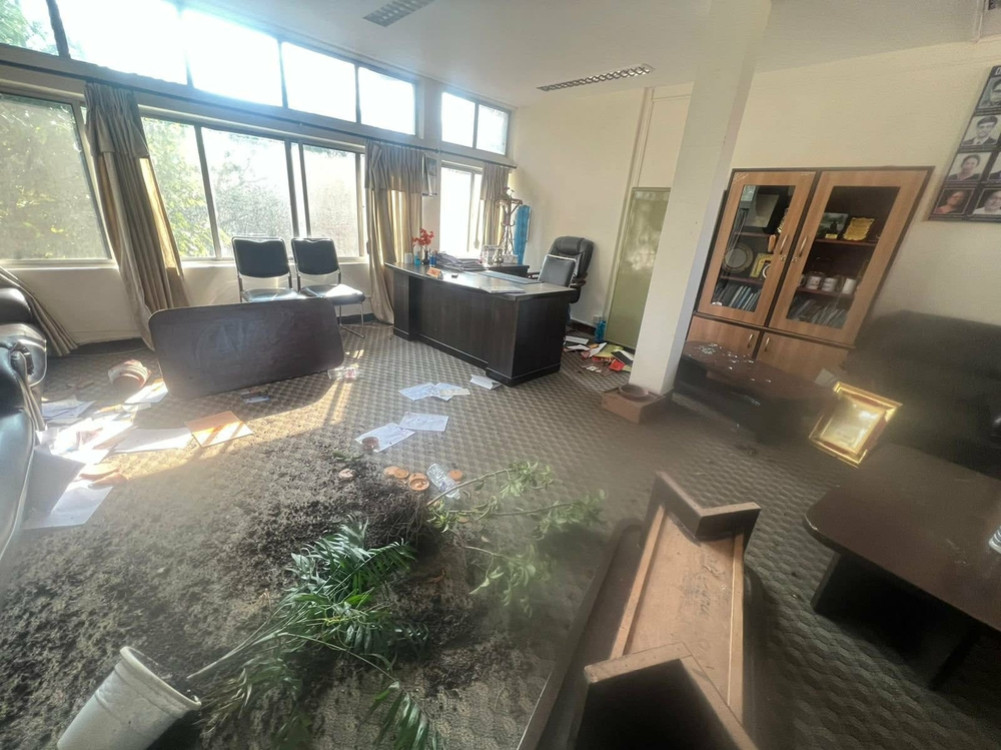 स्ववियुका विद्यार्थीद्वारा त्रिवि विज्ञान प्रविधि संकायको डिन कार्यालयमा तोडफोड