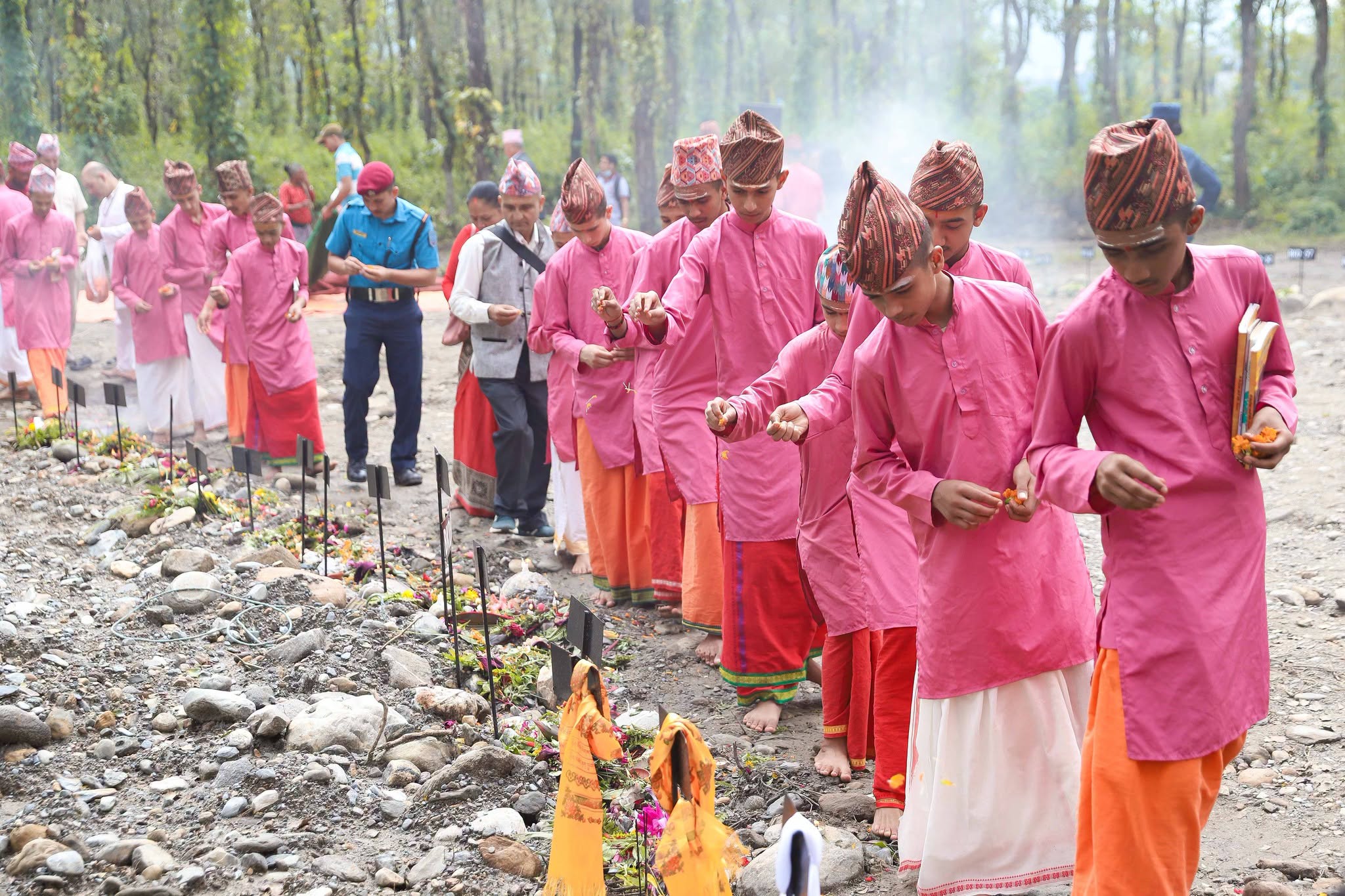 भोटेकोशी बाढीका दिवंगतप्रति श्रद्धाञ्जली, १३औँ पुण्यतिथिमा दीप प्रज्ज्वलन (फोटो फिचर)