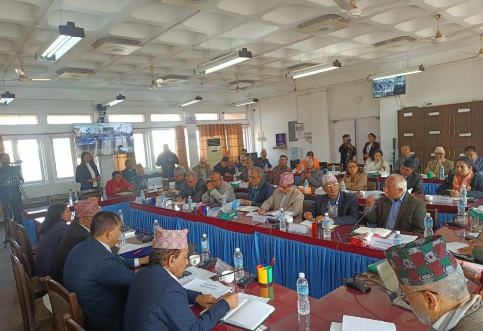 शिक्षक र प्राध्यापकलाई दलीय राजनीतिबाट टाढा राख्न शिक्षाविद्हरूकाे माग