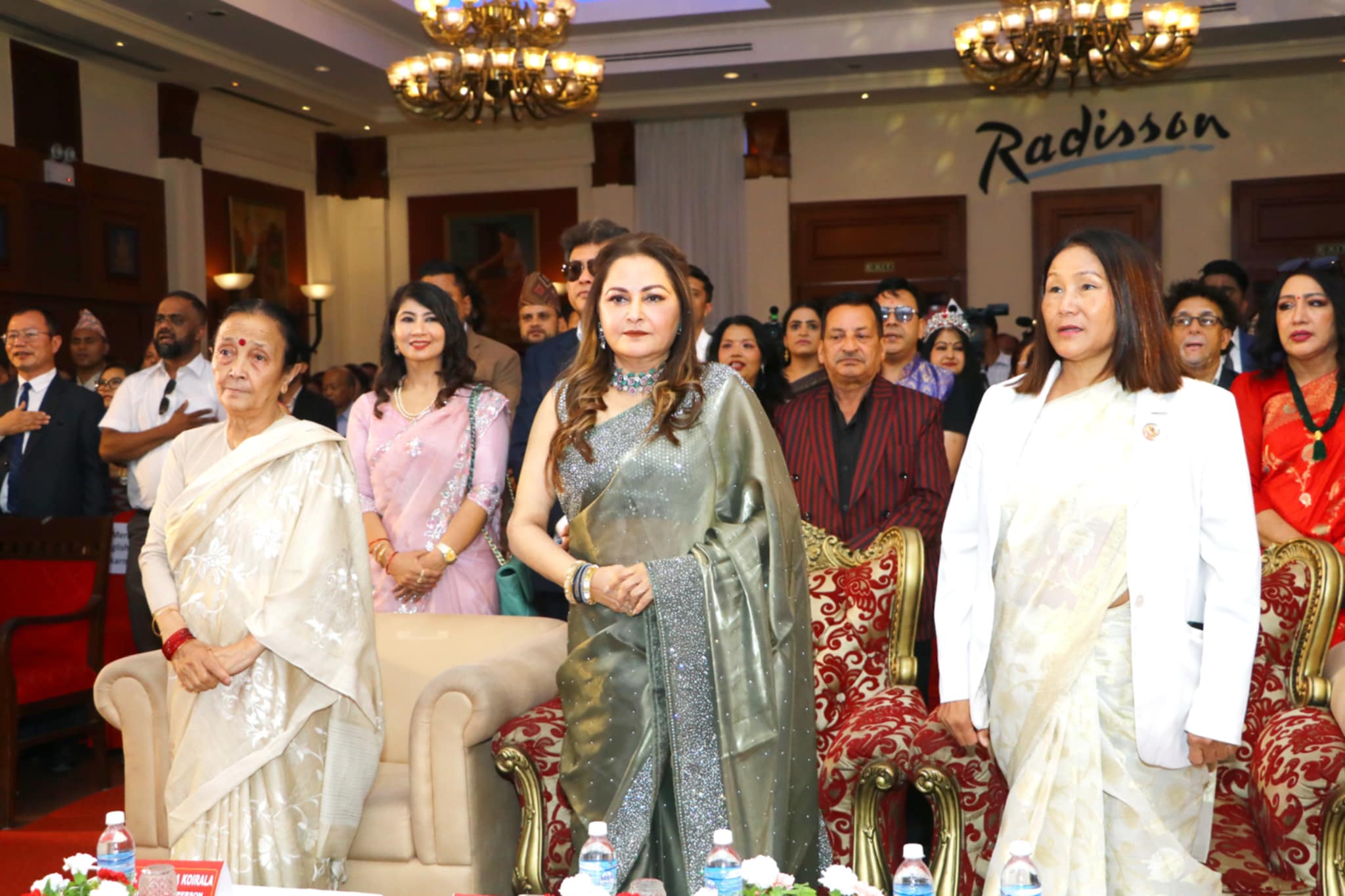 छैटौँ इन्टरनेशनल एक्सिलेन्स अवार्ड सम्पन्न (फोटोफिचर)