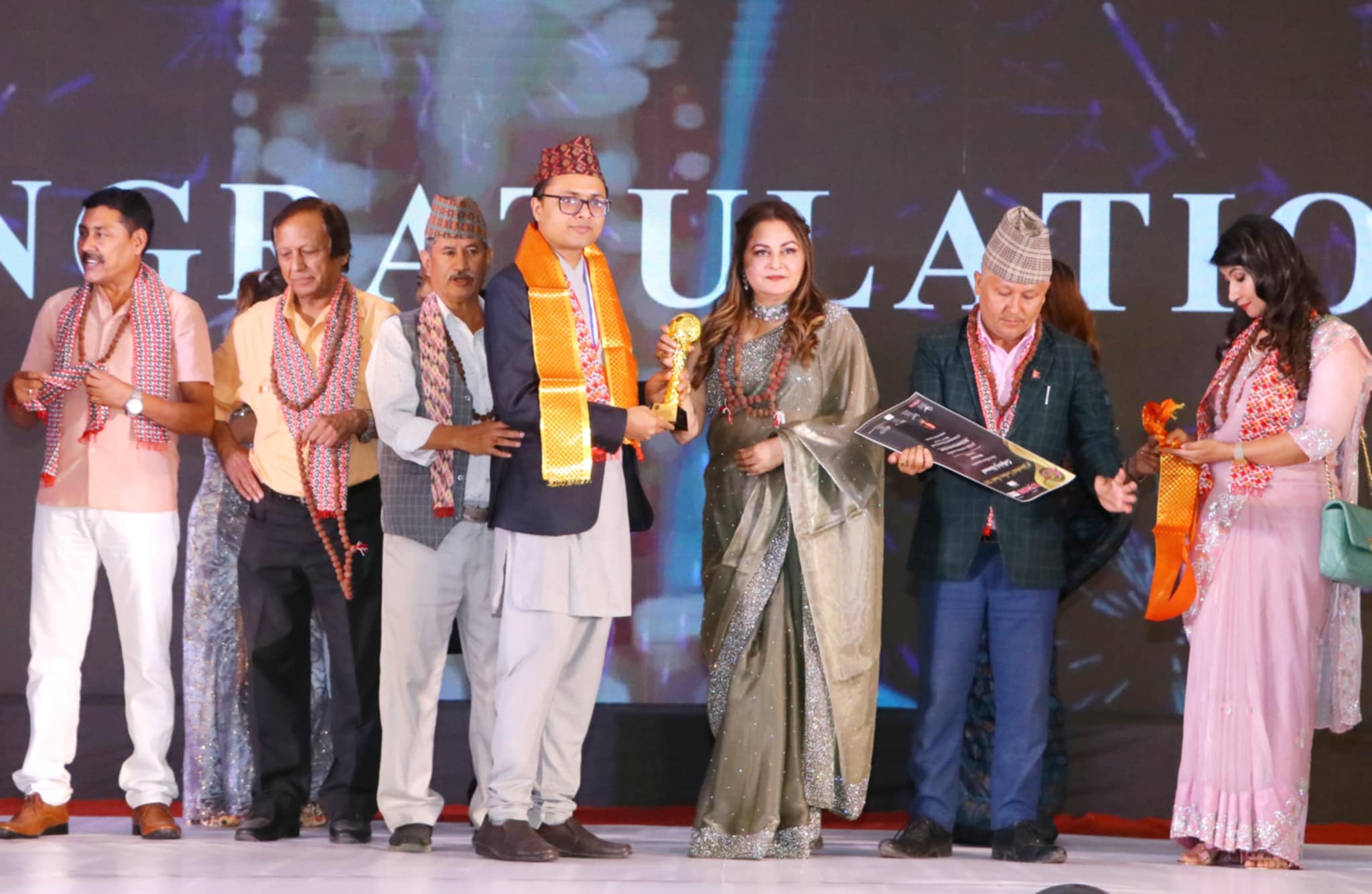 सम्पादक विपिन पोख्रेल अन्तर्राष्ट्रिय शिक्षा पत्रकारिता पुरस्कारबाट सम्मानित