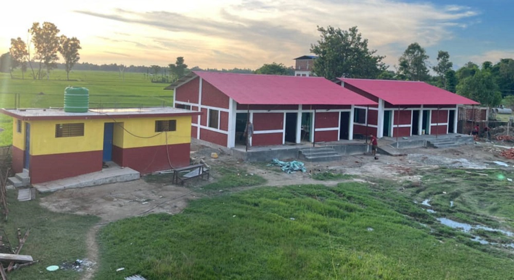 सप्तरीको तिरहुँत गाउँपालिकामा सुविधा सम्पन्न भवन विद्यालयलाई हस्तान्तरण