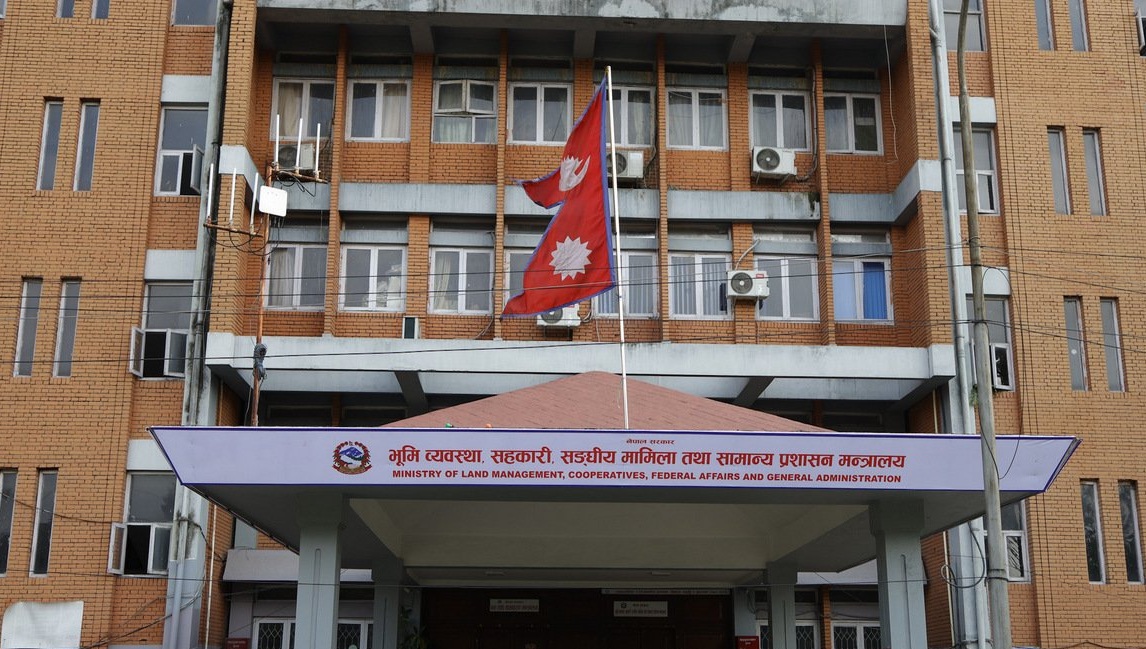 ३० वर्ष सेवा गरेका र ५५ वर्ष उमेर कटेकालाई एकैपटकमा अवकाश दिने सरकारकाे तयारी