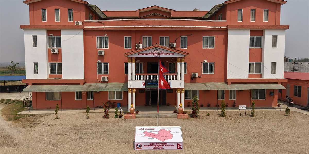 दुधौली नगरपालिकाले शिक्षक–कर्मचारीलाई मासिक तलब सिधै बैंक खातामा पठाउन थाल्यो