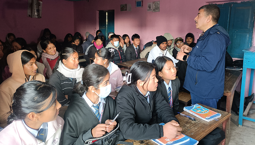 दिक्तेलकाे सरस्वती माविका बालबालिकालाई क्यान्सर सचेतना प्रदान