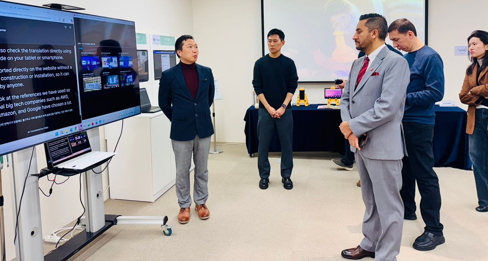 सिओल एआई स्मार्ट सिटी सेन्टरको अवलोकनपछि सञ्चारमन्त्री खरेलले भने, 'नेपालमा एआई क्षेत्रमा काम गर्ने ऊर्जा मिलेको छ'