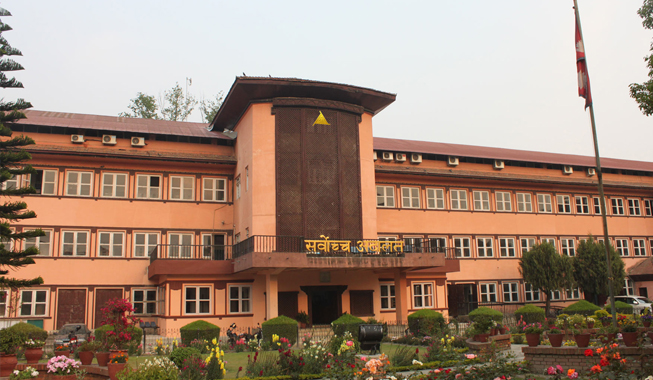 पक्राउ परेकालाई जथाभावी हतकडी लगाउन रोक्न माग गरिएको रिटमा सर्वोच्चको कारण देखाउ आदेश