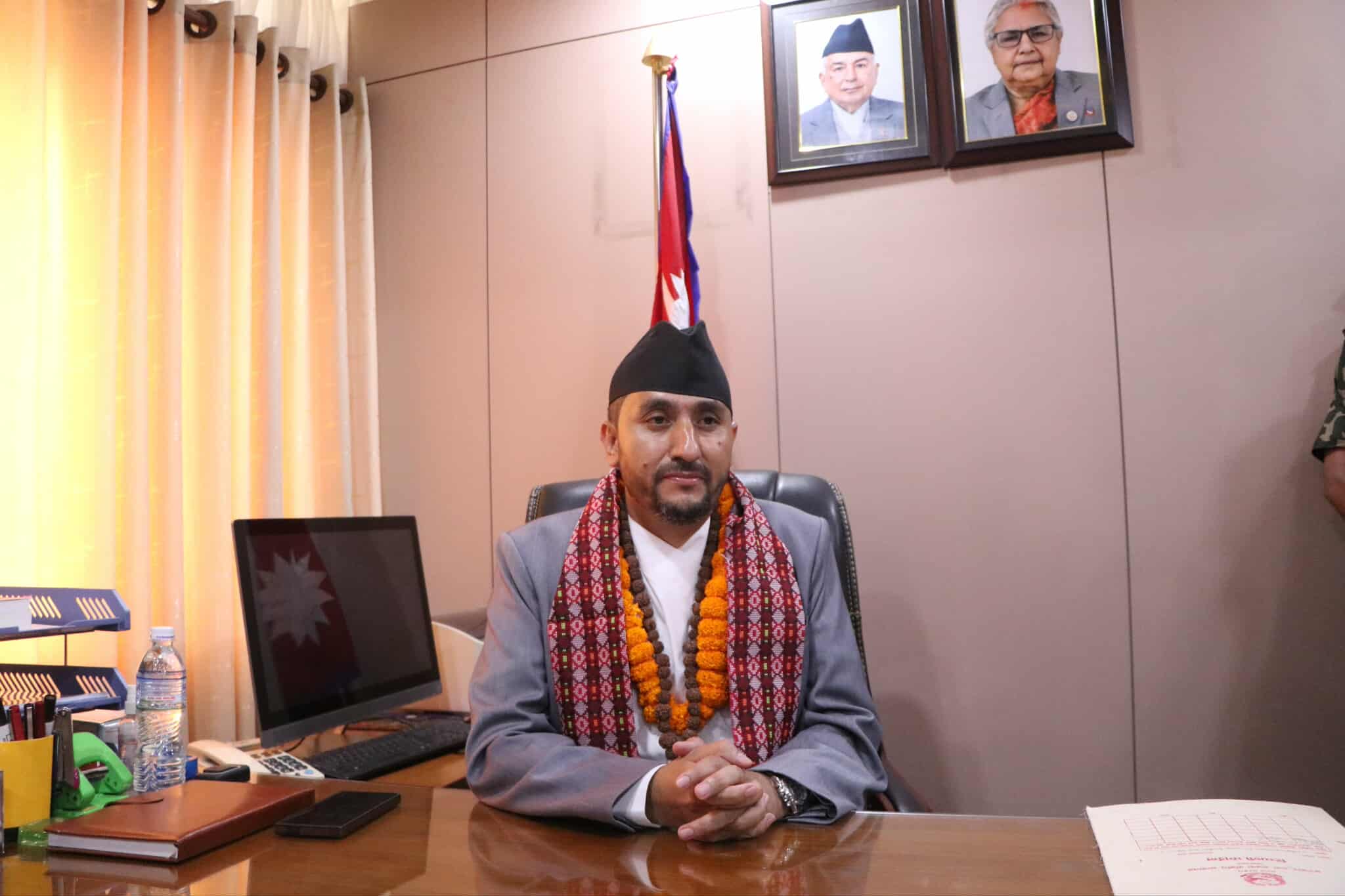 सञ्चार मन्त्रालयको  ‘हटसिट’मा जगदिश खरेल (टेलिभजन प्रस्ताेतादेखि सञ्चार मन्त्रीसम्म)