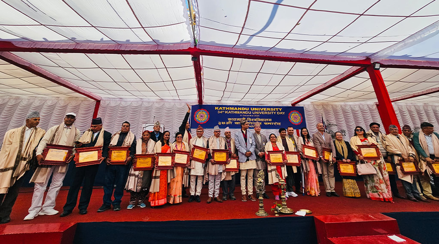 काठमाडौँ विश्वविद्यालयका ८२ शिक्षक तथा कर्मचारी सम्मानित