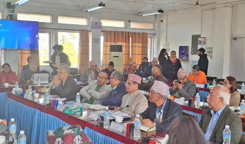 शिक्षकले राजनीति गर्न हुँदैन : शिक्षाविद् माथेमा