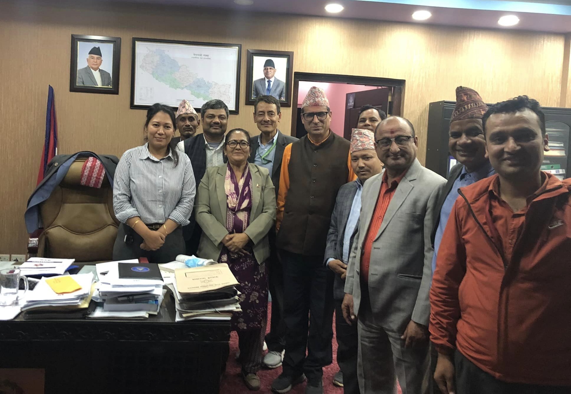 शिक्षक र विद्यालय कर्मचारीका मागका विषयमा शिक्षा मन्त्री श्रेष्ठ र  महासंघ पदाधिकारीबीच छलफल