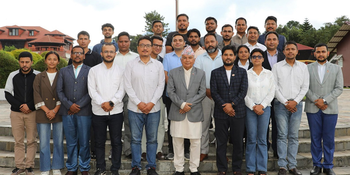 शिक्षा विधेयक विद्यार्थीमैत्री बनाउन माग गर्दै विद्यार्थी संगठनहरूले बुझाए राष्ट्रपति पौडेललाई ज्ञापनपत्र