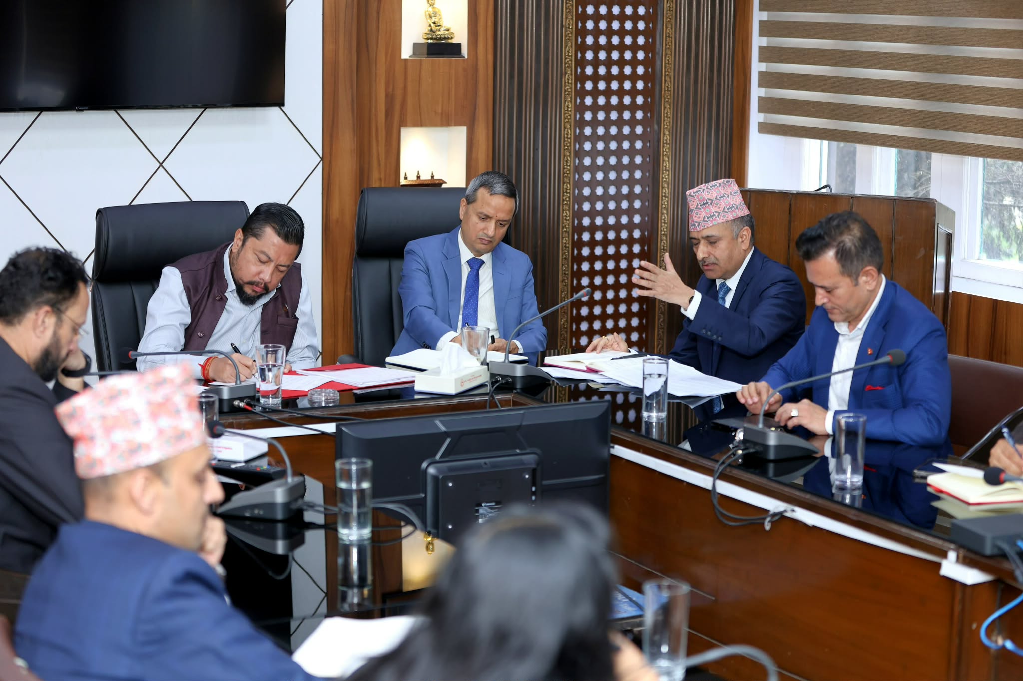 विपत्पछिको पुनरुत्थान र जलवायु उत्थानशील पूर्वाधारबारे ऊर्जा मन्त्रालय र योजना आयोगबीच छलफल