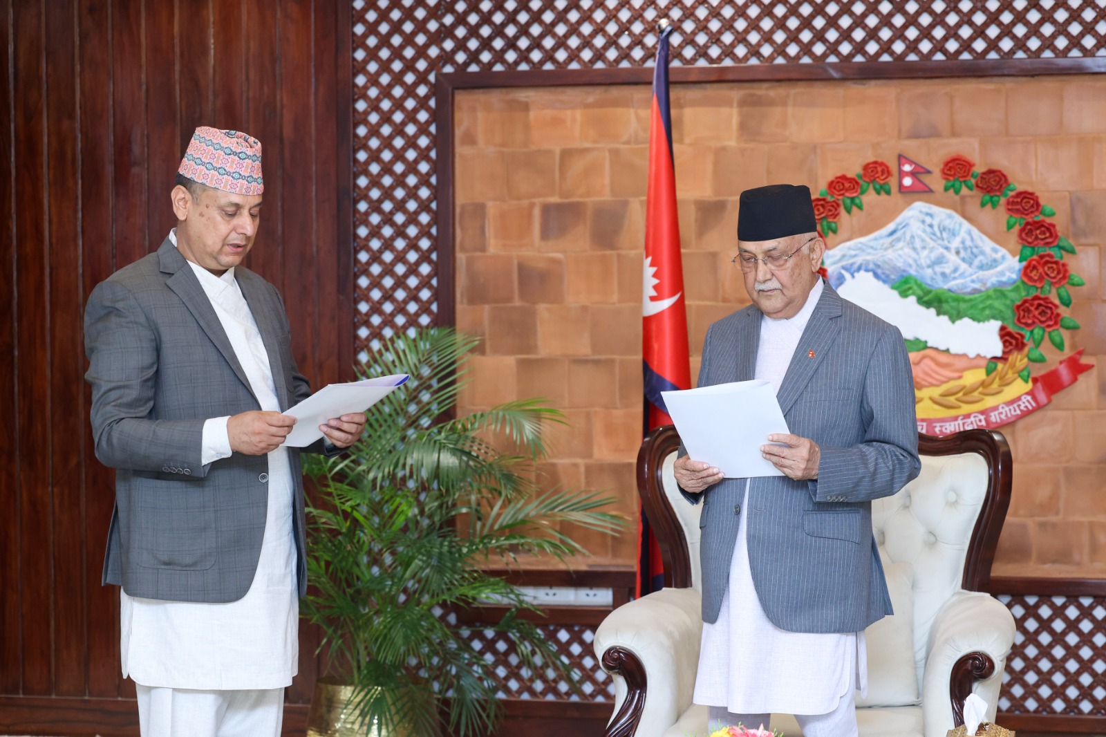 नवनियुक्त त्रिवि उपकुलपति प्रा. डा अर्यालले लिए पद तथा गोपनीयताको सपथ