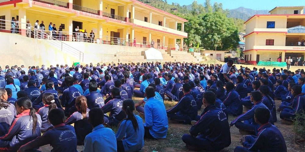 विद्यालयमा खानेपानीको अभाव हुँदा एक हजार विद्यार्थी समस्यामा