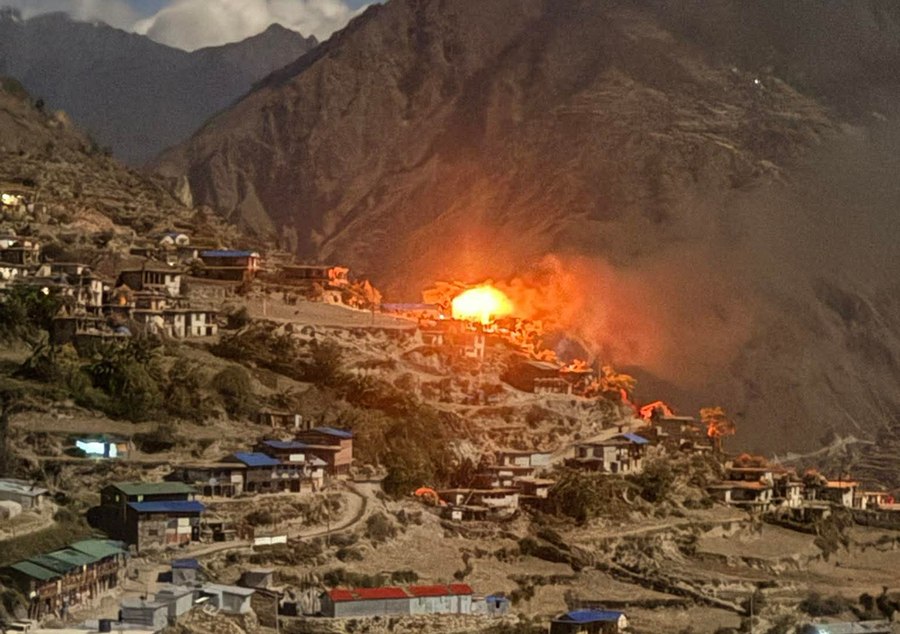 हुम्लाकाे अदानचुली गाउँपालिकास्थित छत्रपाल आधारभूत विद्यालयकाे भवन आगलागीबाट नष्ट