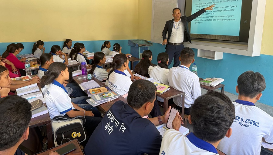 बेनीस्थित प्रकाश माविका विद्यार्थीलाई सूचनाको हकबारे अभिमुखीकरण