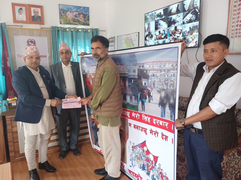 जलेको सिंहदरबार बनाउन ६२ वर्षीय तुल्सीरामले सरकारलाई दिए खुर्सानी बेचेर कमाएकाे १ लाख