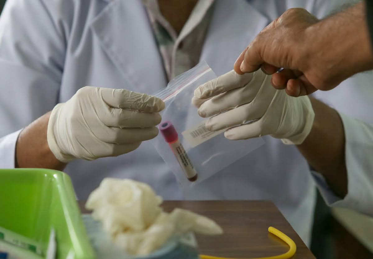 महाराजगन्जस्थित नेपाल प्रहरी अस्पतालमा डीएनए नमुना सङ्कलन (तस्विरसहित)