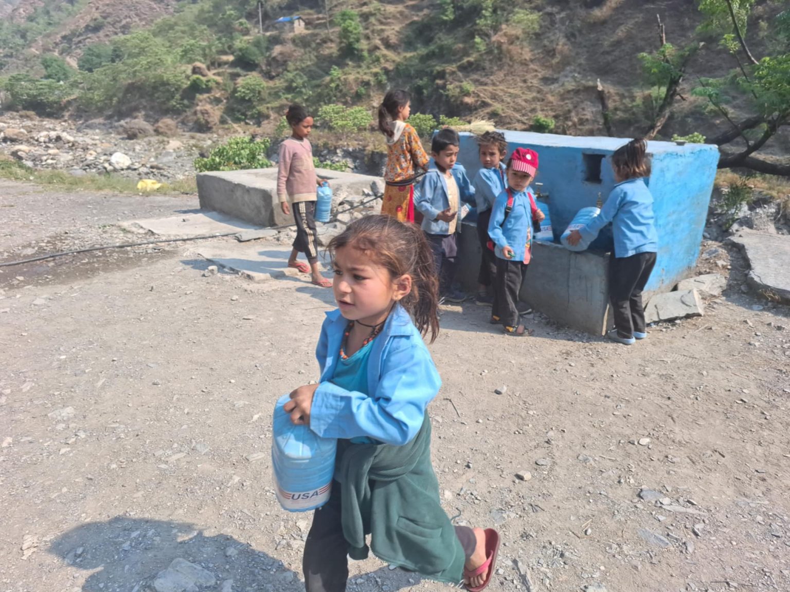 शिक्षक-विद्यार्थी नै यार्सा टिप्न गएपछि डोल्पाका विद्यालयहरु बन्द