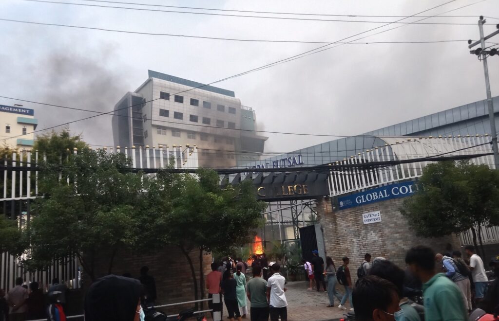 ग्लोबल कलेज अफ म्यानेजमेन्ट आगजानीबाट तहसनहस  