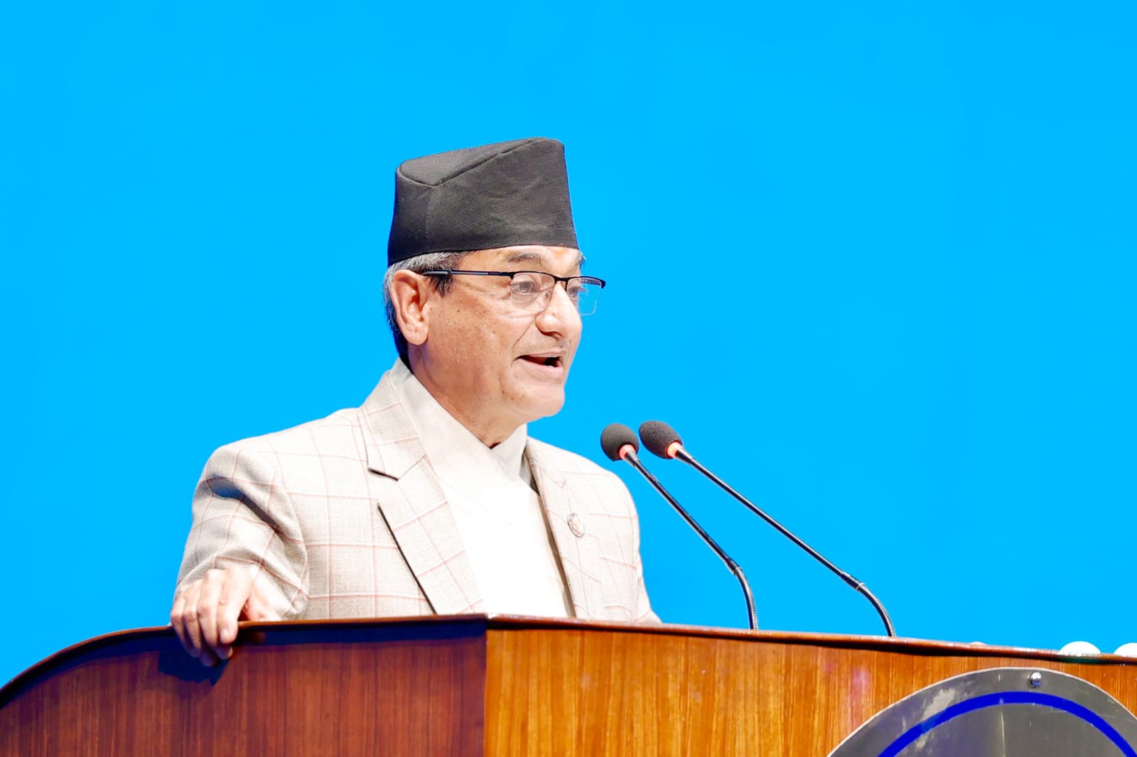 मलाई मानवतस्करको रुपमा चरित्र हत्या गर्ने काम गरियो : गृहमन्त्री लेखक