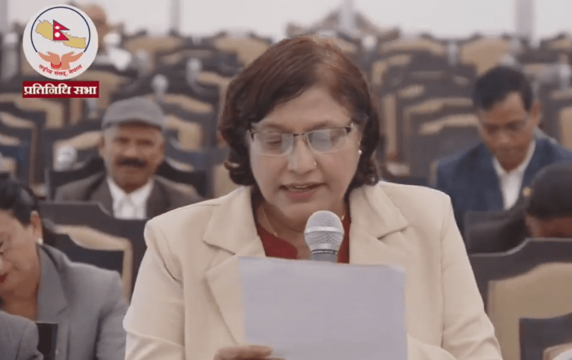 आइतबार बिदा दिँदा विद्यार्थीमाथि बोझ बढाउने भन्दै पुनर्विचार गर्न आग्रह 