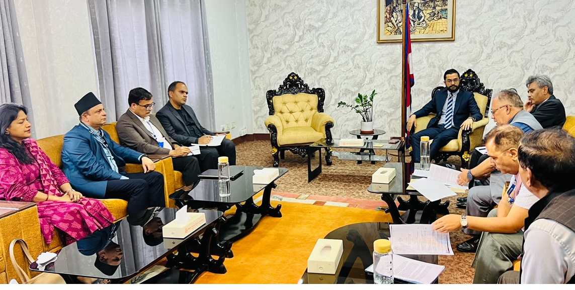 इन्जिनियरिङ शिक्षा तर्फ विद्यार्थीको आकर्षण बढाउन शिक्षामन्त्रीद्वारा सरोकारवालासँग छलफल