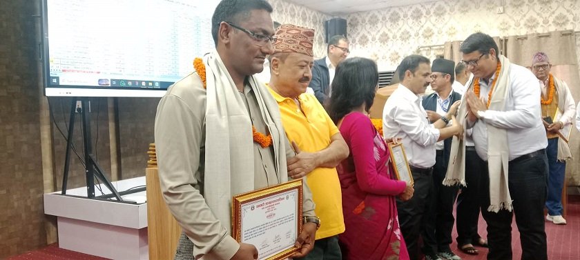 धनगढी उपमहानगरपालिकाद्वारा उत्कृष्ट विद्यालयलाई ब्यान्ड बाजासहित सम्मान